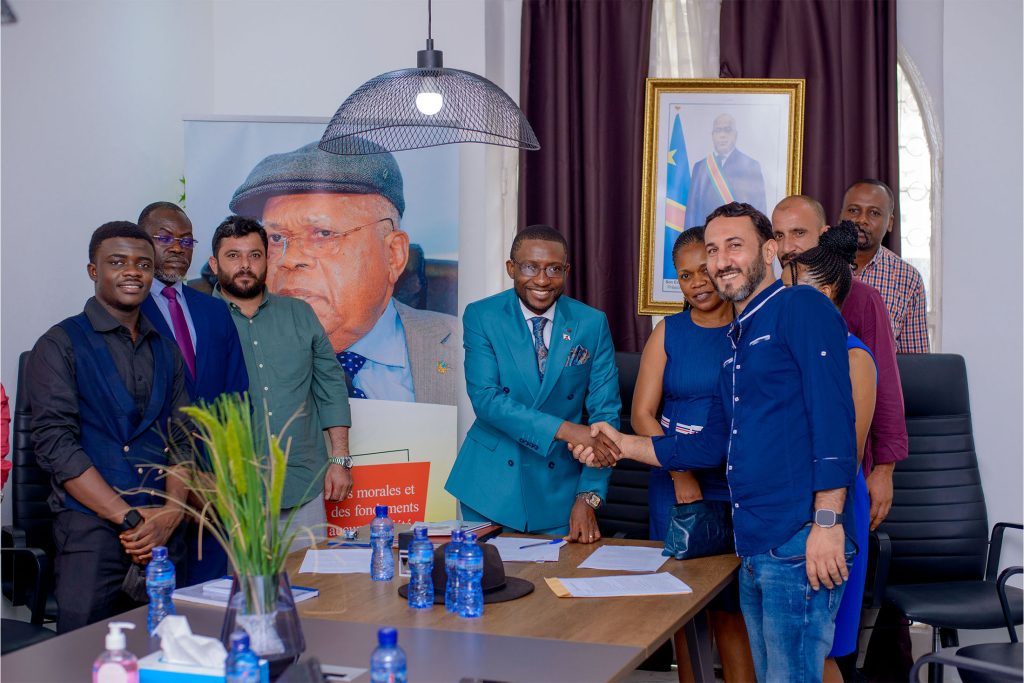 Signature du contrat de construction work 1
