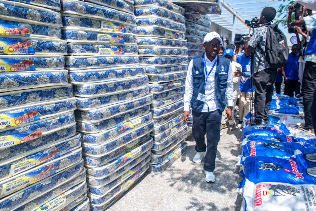 ASSISTANCE HUMANITAIRE-RDC:LA FONDATION ETIENNE TSHISEKEDI PROCÈDE A LA DISTRIBUTION DE VIVRES ET DE BIENS NON ALIMENTAIRES AUX SINISTRES DES PLUIES DILUVIENNES ET PERSONNES A MOBILITÉ RÉDUITE a3