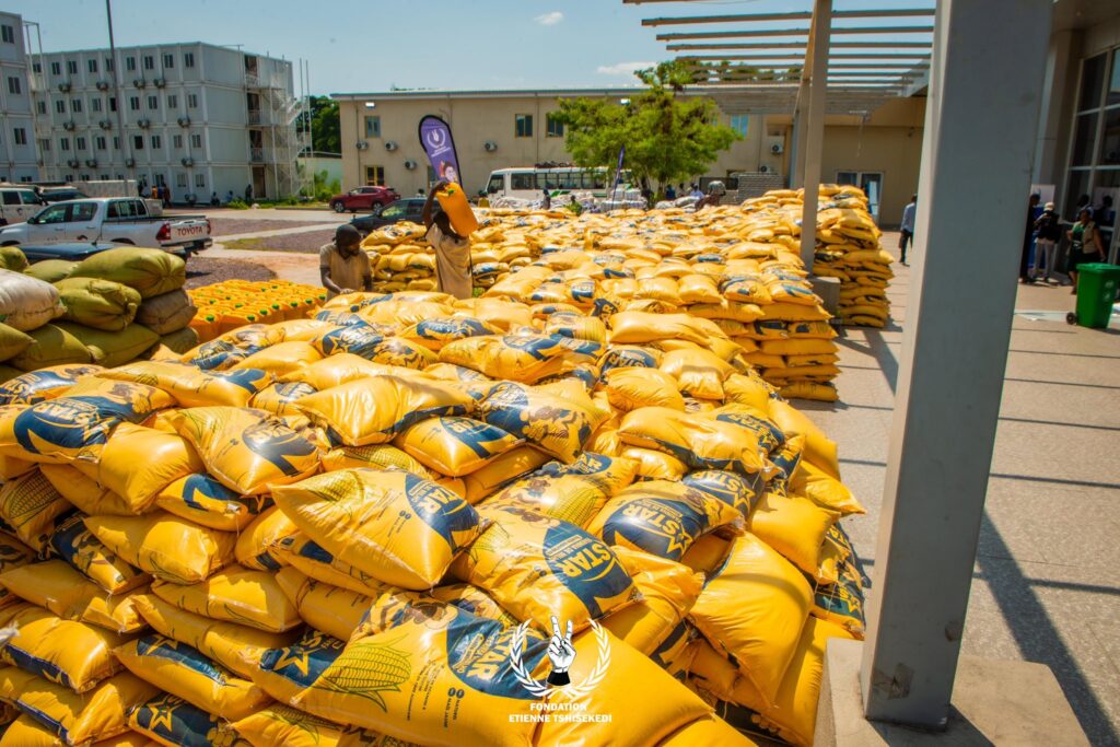 ASSISTANCE HUMANITAIRE-RDC:LA FONDATION ETIENNE TSHISEKEDI PROCÈDE A LA DISTRIBUTION DE VIVRES ET DE BIENS NON ALIMENTAIRES AUX SINISTRES DES PLUIES DILUVIENNES ET PERSONNES A MOBILITÉ RÉDUITE a9